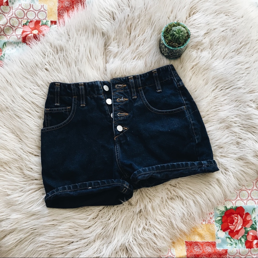 VINTAGE Guess Shorts